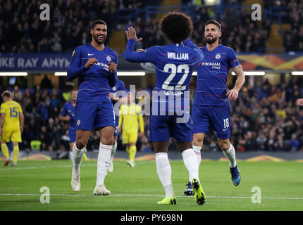 Chelsea Ruben Loftus-Cheek (sinistra) punteggio celebra il suo lato il secondo obiettivo del gioco durante la UEFA Europa League, gruppo L corrispondono a Stamford Bridge, Londra. Foto Stock