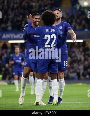 Chelsea Ruben Loftus-Cheek (sinistra) punteggio celebra il suo lato il secondo obiettivo del gioco durante la UEFA Europa League, gruppo L corrispondono a Stamford Bridge, Londra. Foto Stock