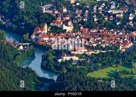 Vista dal monte Tegelberg su Füssen con il fiume Lech, il quartiere Ostallgäu, Allgäu, Baviera, Germania Foto Stock