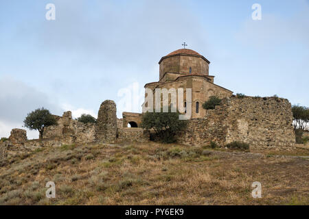 Antico monastero di Jvari, VI secolo, sulla montagna vicino a Mtskheta, Georgia Foto Stock