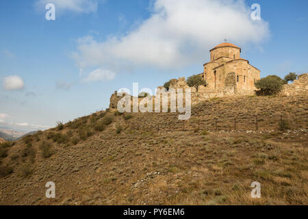 Antico monastero di Jvari, VI secolo, sulla montagna vicino a Mtskheta, Georgia Foto Stock