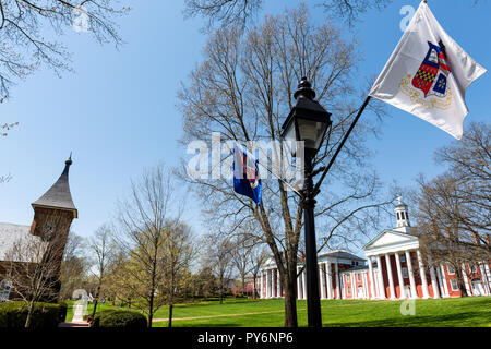 Lexington, Stati Uniti d'America - 18 Aprile 2018: Washington e Lee University hall edifici in Virginia la facciata esterna durante la giornata soleggiata con nessuno, mattoni esterno Foto Stock