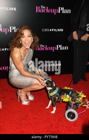 Jennifer Lopez 04/21/10 'Il Back-up piano " Premiere @ Regency Village Theatre, Westwood Foto di Megumi Torii/HNW / PictureLux (21 aprile 2010) Foto Stock