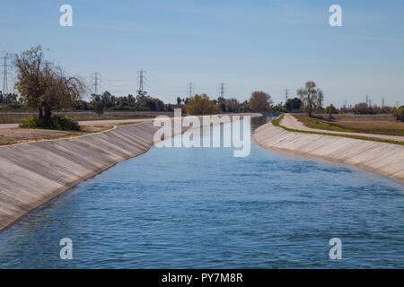 San Gabriel diffusione di motivi, il rifornimento di acqua di quartiere - WRD, Pico Rivera, nella contea di Los Angeles Foto Stock