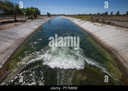 San Gabriel diffusione di motivi, il rifornimento di acqua di quartiere - WRD, Pico Rivera, nella contea di Los Angeles Foto Stock