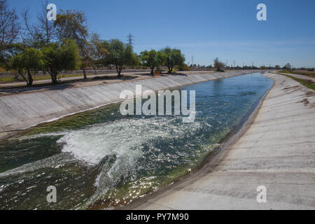 San Gabriel diffusione di motivi, il rifornimento di acqua di quartiere - WRD, Pico Rivera, nella contea di Los Angeles Foto Stock