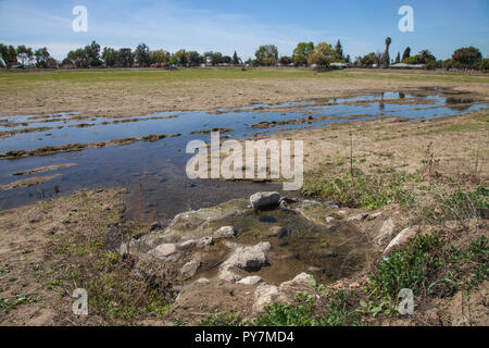 Rio Hondo diffusione di motivi, il rifornimento di acqua di quartiere - WRD, Pico Rivera, nella contea di Los Angeles Foto Stock