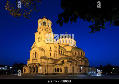 La cattedrale di Alexander Nevsky (1912) al crepuscolo in Sofia Bulgaria Foto Stock