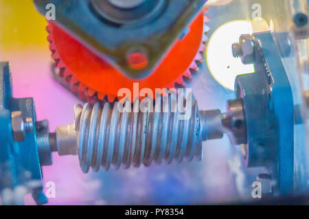 Campione del prodotto set di ingranaggio a vite senza fine. Una trasmissione a vite senza fine è a disposizione degli ingranaggi in cui una vite senza fine ingrana con un ingranaggio a vite senza fine. I due elementi sono chiamati anche il worm Foto Stock