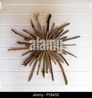 Decorazione murale realizzato da driftwood Foto Stock