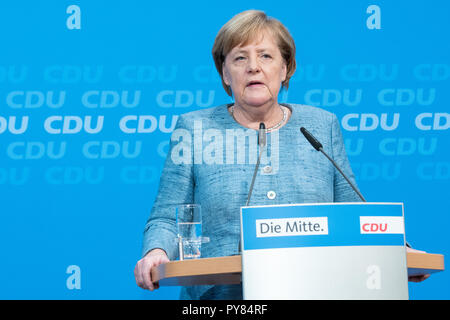 Angela Merkel parlando una settimana prima la vitale alle elezioni statali in Hessen. Foto Stock