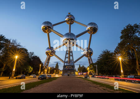 Atomium di notte, Bruxelles Foto Stock
