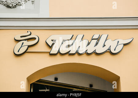 Germania, Lipsia, Ottobre 6, 2018: Segno Tchibo oltre il negozio o il coffee shop. Famosa in tutto il mondo una macchinetta per il caffè. Una famosa catena di negozi di caffè e caffetterie in Germania. Foto Stock