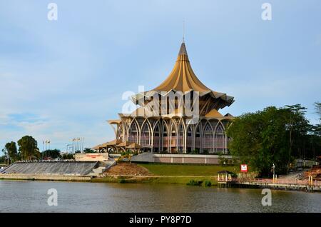 Stato di Sarawak legislativo assemblea parlamentare edificio sulla sponda nord del fiume Kuching Malesia Foto Stock