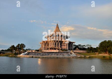 Stato di Sarawak legislativo assemblea parlamentare edificio sulla sponda nord del fiume Kuching Malesia Foto Stock