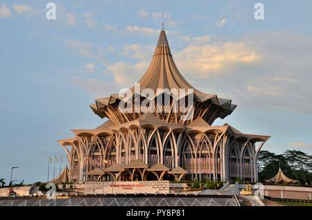 Stato di Sarawak legislativo assemblea parlamentare edificio sulla sponda nord del fiume Kuching Malesia Foto Stock