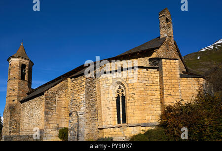 Arties villaggio chiesa di Lerida Catalogna di Spagna pirenei in Valle di Aran Foto Stock