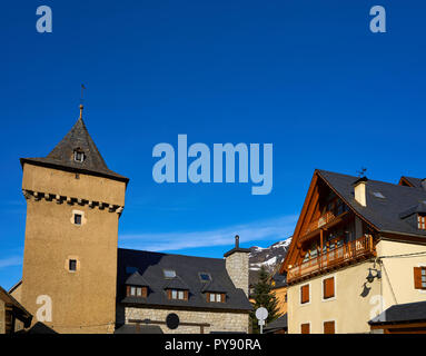 Arties villaggio chiesa di Lerida Catalogna di Spagna pirenei in Valle di Aran Foto Stock