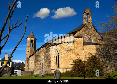 Arties villaggio chiesa di Lerida Catalogna di Spagna pirenei in Valle di Aran Foto Stock