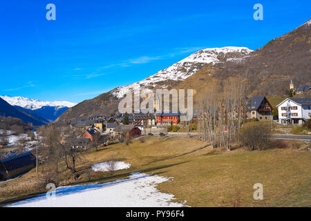 Salardu village di Lerida Catalogna di Spagna pirenei in Valle di Aran Foto Stock