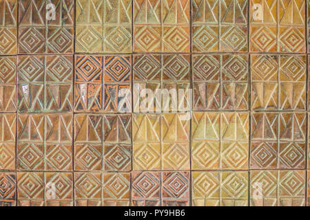 Abstract variopinto mosaico di piastrelle in ceramica a parete modello a trama per la progettazione e lo sfondo. Abstract mosaico della porcellana le piastrelle di ceramica parete fo Foto Stock