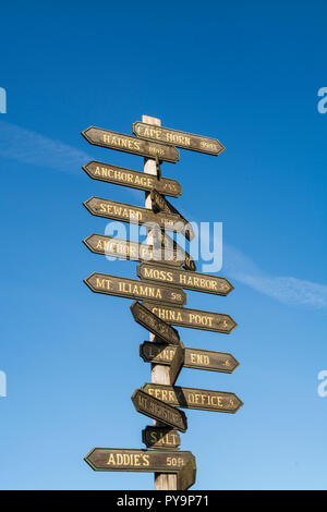 Le frecce direzionali Homer Spit, Omero, il Parco nazionale di Kenai Fjords, Alaska, Stati Uniti d'America. Foto Stock