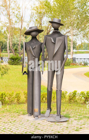 Kiev / Ucraina - Settembre 28, 2018 - Scultura "Promenade" da O. Epinger, nel parco Natalka di Kiev, Ucraina Foto Stock