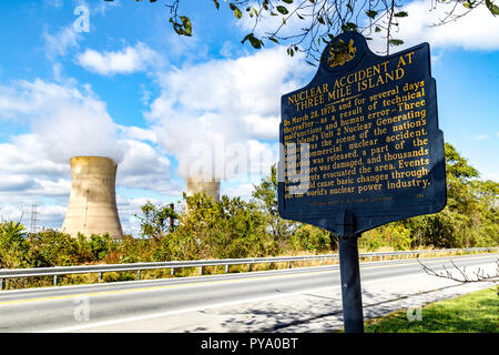 Middletown, PA, Stati Uniti d'America - 21 Ottobre 2018: marcatore storica nei pressi di Three Mile Island nucleare stazione di generazione, comunemente noto come TMI. Foto Stock