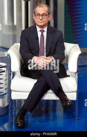 Italia, Roma, 24 Ottobre 2018 : Ministro dell Economia Giovanni Tria partecipa al programma TV " porta a porta " Foto © Remo Casilli/Sintesi/Alamy Foto Stock