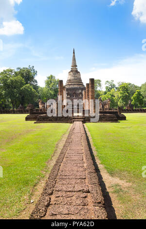 UNESCO World Heritage Site Wat Chang Lom nel Si Satchanalai parco storico, Sukhothai, Thailandia. Foto Stock