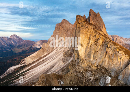 Seceda picco in montagna dolomitica Foto Stock