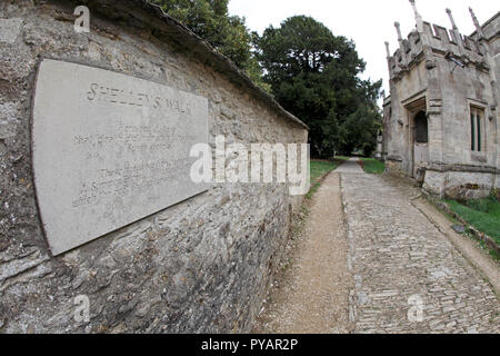 Shelley a piedi, Chiesa di San Lorenzo, Shelley vicino, Lechlade-on-Thames, nel Gloucestershire. Regno Unito. Foto Stock