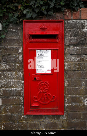 Edward VII postbox impostato in una parete. Realizzato da W.T.Allen e Co, Londra. Foto Stock