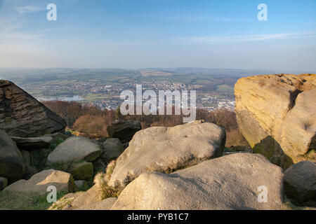 Vista della città di Otley dalla sorpresa vista in Otley Chevin Foto Stock