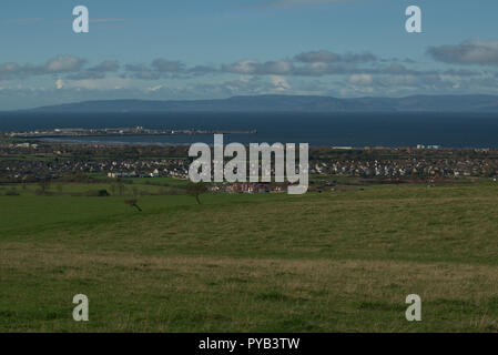 Arran visto attraverso il Firth of Clyde Foto Stock