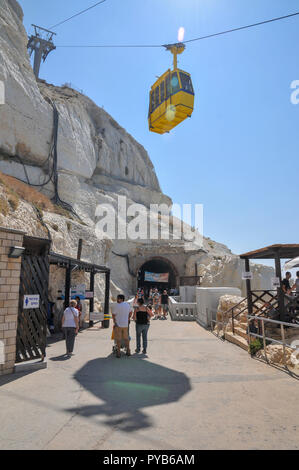 La bianca scogliera a Rosh Hanikra, Israele. Rosh Hanikra è una roccia calcarea sulla spiaggia di Upper-Galilee sul confine tra Israele e il Libano, chi Foto Stock