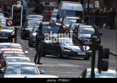 Attore Idris Elba durante le riprese in Glasgow city centre per un nuovo Fast e Furious film di franchising. Foto Stock