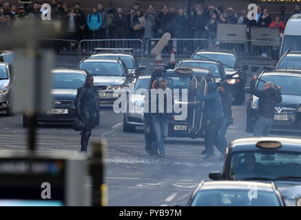 Attore Idris Elba durante le riprese in Glasgow city centre per un nuovo Fast e Furious film di franchising. Foto Stock