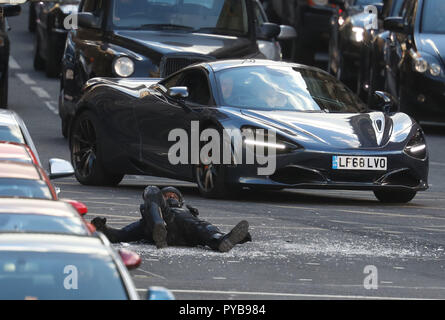 Attore Idris Elba durante le riprese in Glasgow city centre per un nuovo Fast e Furious film di franchising. Foto Stock