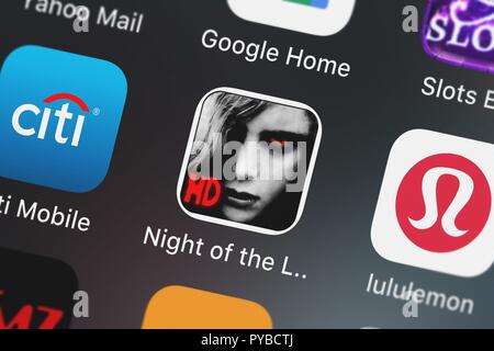 London, Regno Unito - 26 Ottobre 2018: screenshot del mobile app la notte dei morti viventi difesa da MindJolt. Foto Stock