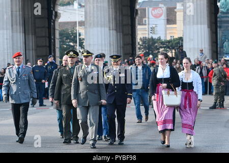 Vienna, Austria. 26 ottobre 2018. Spettacolo delle forze Armate austriache durante la festa nazionale a Vienna in Piazza degli Eroi. Credit: Franz PERC/Alamy Live News Foto Stock