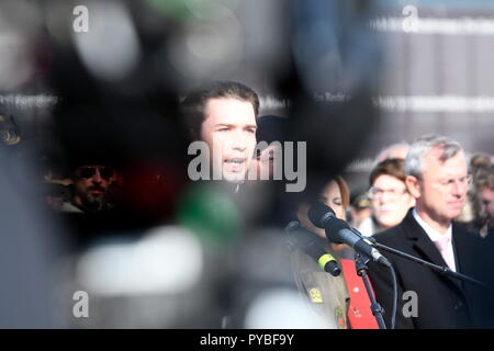 Vienna, Austria. 26 ottobre 2018. Spettacolo delle forze Armate austriache durante la festa nazionale a Vienna in Piazza degli Eroi. La foto mostra il Cancelliere Sebastian Kurz (ÖVP). Credit: Franz PERC/Alamy Live News Foto Stock