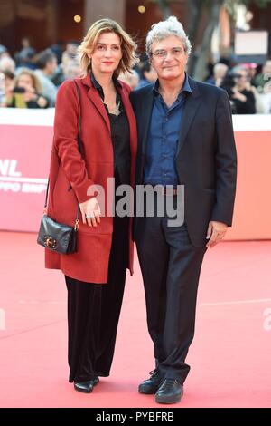 Roma, Italia. 26 ott 2018. Roma Cinema Fest 2018. Festa del Cinema di Roma. Tappeto rosso film molesto amore. Nella foto: Mario Martone con la moglie Ippolita Di Majo Credit: Indipendente Agenzia fotografica/Alamy Live News Foto Stock