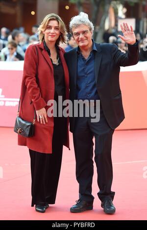 Roma, Italia. 26 ott 2018. Roma Cinema Fest 2018. Festa del Cinema di Roma. Tappeto rosso film molesto amore. Nella foto: Mario Martone con la moglie Ippolita Di Majo Credit: Indipendente Agenzia fotografica/Alamy Live News Foto Stock