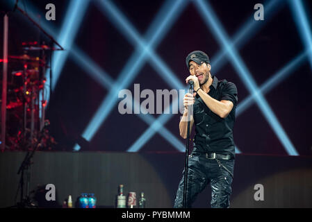 Manchester, Regno Unito. Il 26 ottobre 2018. Enrique Iglesias suona presso l'Arena di Manchester sulla gamba del Regno Unito della sua 'tutte le hits live' tour, Manchester 26/10/2018 Credit: Gary Mather/Alamy Live News Foto Stock