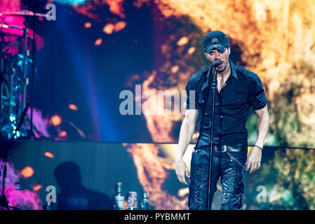 Manchester, Regno Unito. Il 26 ottobre 2018. Enrique Iglesias suona presso l'Arena di Manchester sulla gamba del Regno Unito della sua 'tutte le hits live' tour, Manchester 26/10/2018 Credit: Gary Mather/Alamy Live News Foto Stock