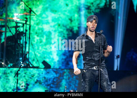Manchester, Regno Unito. Il 26 ottobre 2018. Enrique Iglesias suona presso l'Arena di Manchester sulla gamba del Regno Unito della sua 'tutte le hits live' tour, Manchester 26/10/2018 Credit: Gary Mather/Alamy Live News Foto Stock