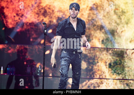 Manchester, Regno Unito. Il 26 ottobre 2018. Enrique Iglesias suona presso l'Arena di Manchester sulla gamba del Regno Unito della sua 'tutte le hits live' tour, Manchester 26/10/2018 Credit: Gary Mather/Alamy Live News Foto Stock