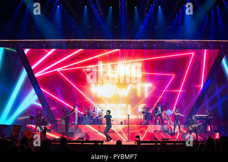 Manchester, Regno Unito. Il 26 ottobre 2018. Enrique Iglesias suona presso l'Arena di Manchester sulla gamba del Regno Unito della sua 'tutte le hits live' tour, Manchester 26/10/2018 Credit: Gary Mather/Alamy Live News Foto Stock