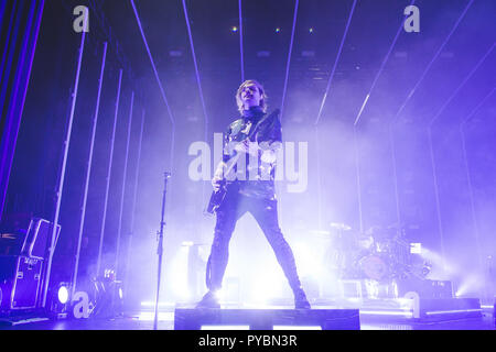 Manchester, Regno Unito. Il 26 ottobre 2018. Luca Hemming, Michael Clifford, Callum cofano e Ashton Irwin australiano del pop-rock band, 5 secondi di estate, eseguire al Manchester Apollo sulla loro 2019 UK tour Credito: Myles Wright/ZUMA filo/Alamy Live News Foto Stock